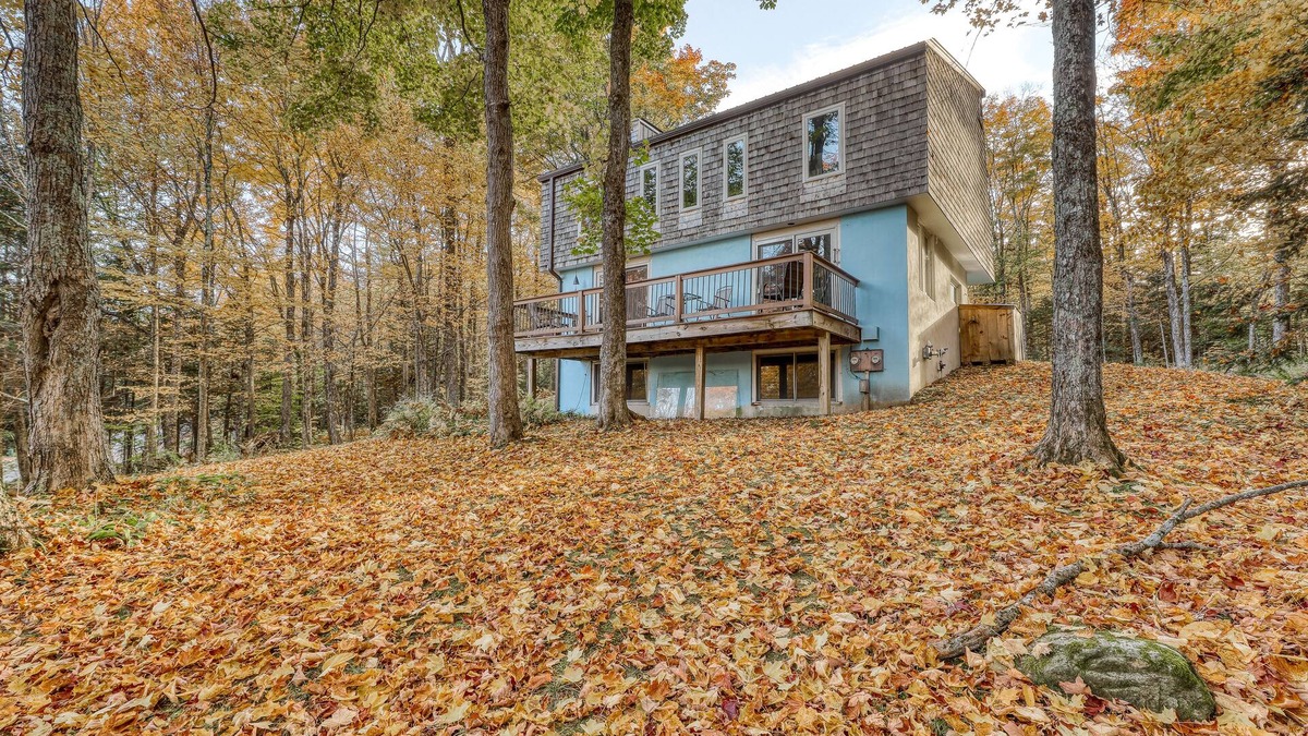 North Troy House | Gorgeous, secluded home with private deck & WiFi