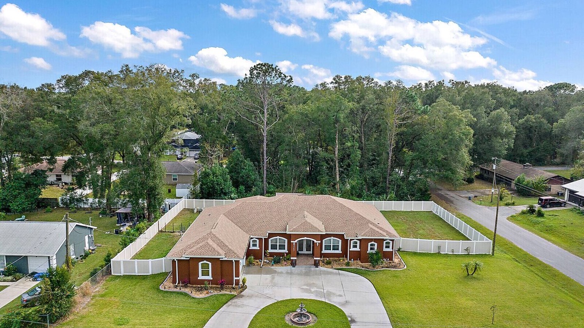 Belleview Heights House | Gorgeous single family home - Pet friendly - Near the Villages
