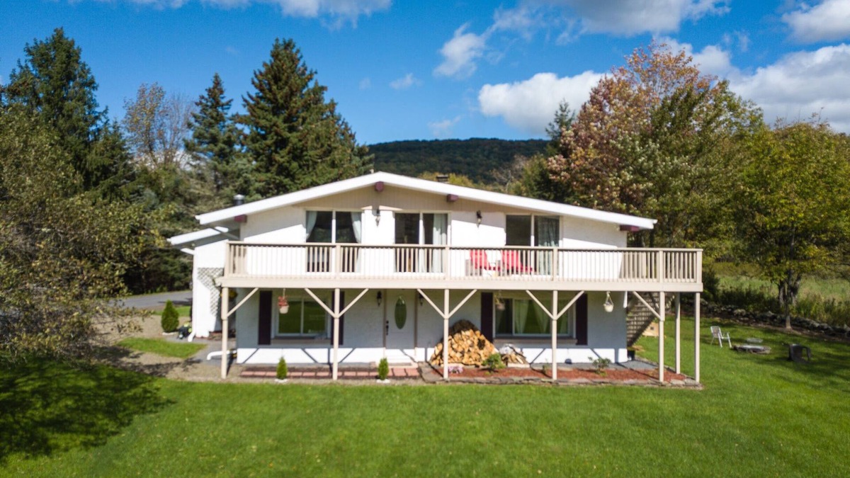 Fleischmanns House | Gorgeous Ski Chalet - 7 miles from Belleayre with hot tub