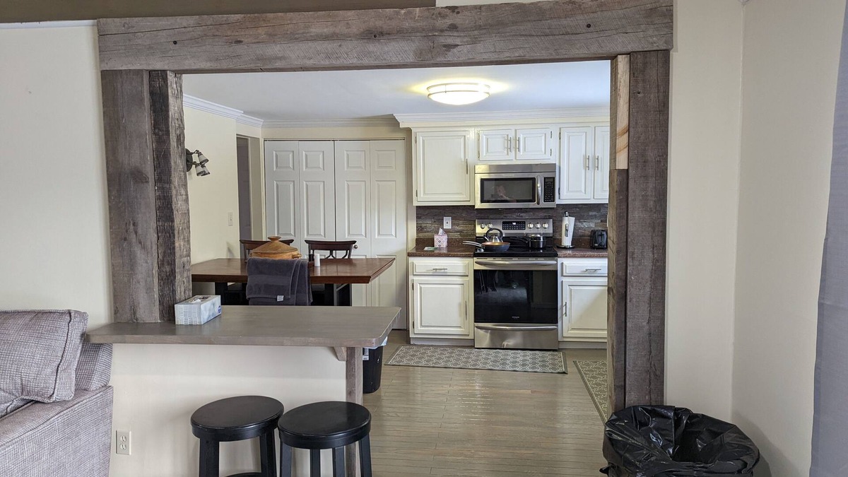 East Haven  Rutland County House | Gorgeous ski chalet just 14 mi to Killington pet friendly hot tub