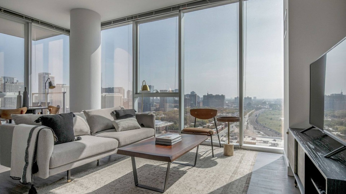 Printers Row Apartment | Gorgeous South Loop 2BR w/Jacuzzi & Rooftop, nr Colleges, by Blueground