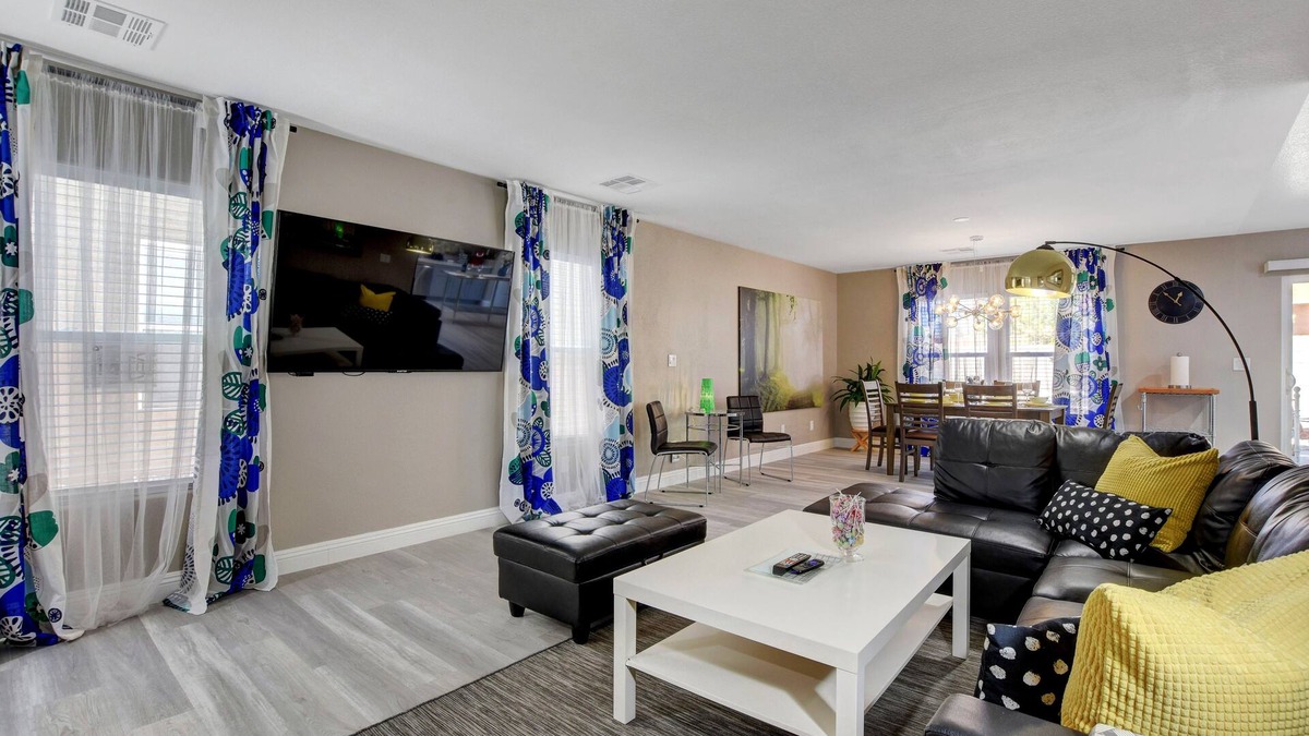 Nevada Trails House | Gorgeous spacious home 12 minutes to Strip/airport