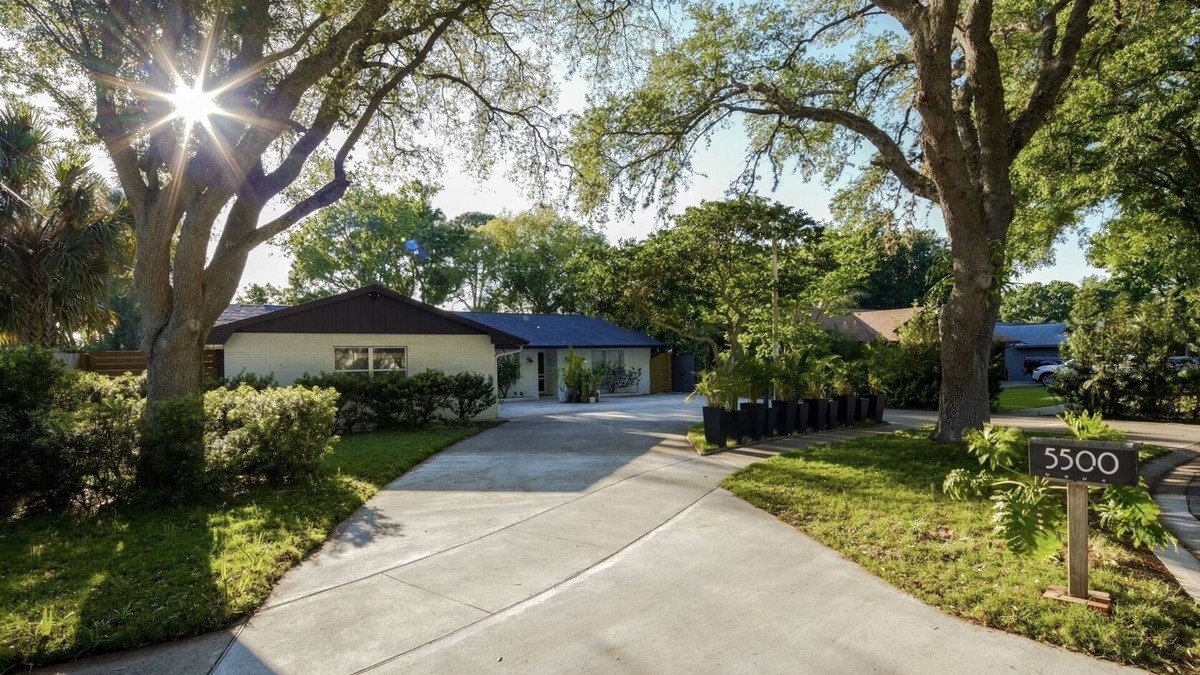Fairview Shores House | Gorgeous, spacious Mid Century Sanctuary in the heart of Orlando, Florida