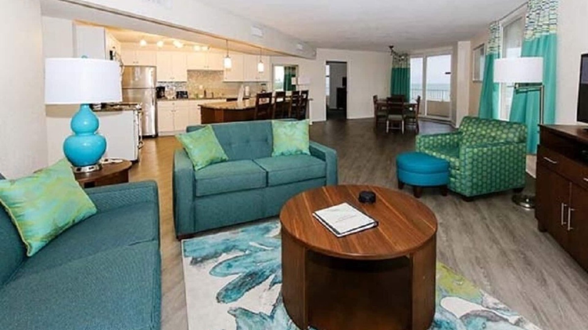 Daytona Beach Condo | Gorgeous/Spacious Sleeps 6, Overlooking Atlantic Ocean & River - Family Friendly