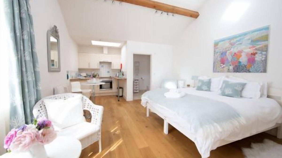 Vobster Apartment | Gorgeous Studio with fast wifi on 55 acres ❤️