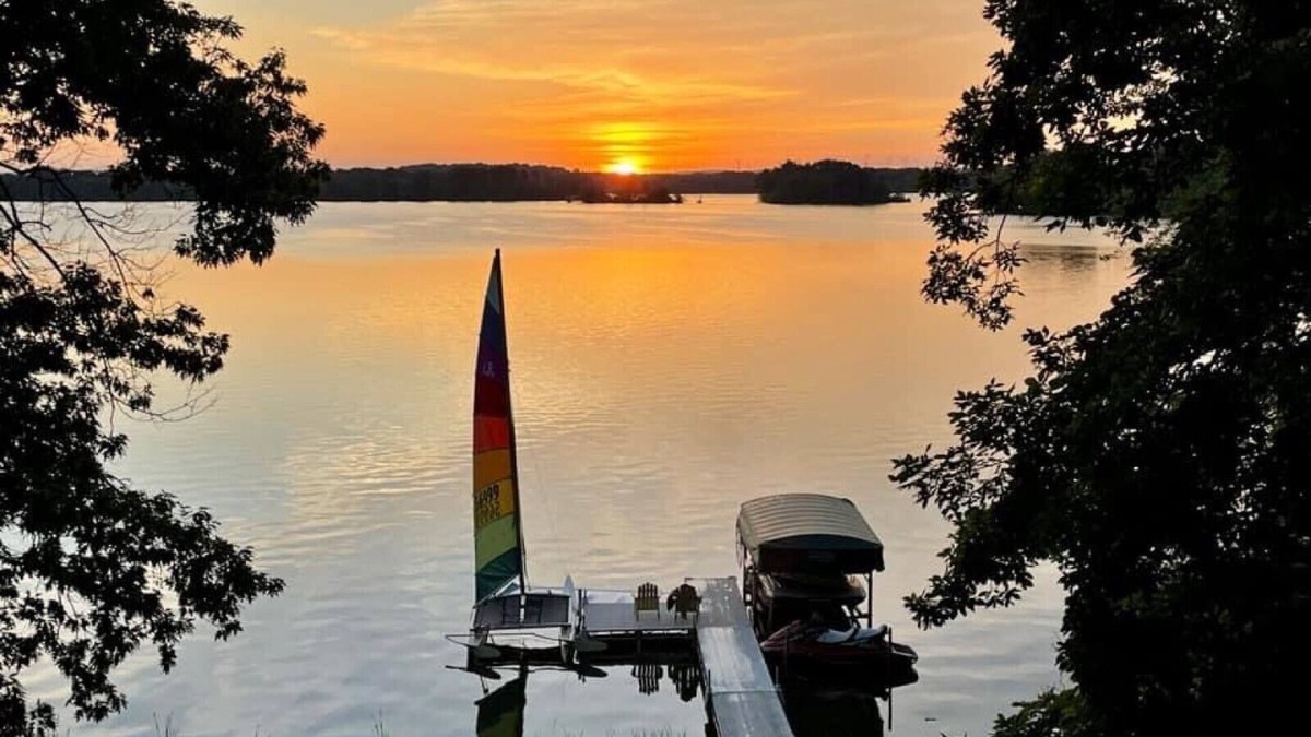 Juneau Cottage | Gorgeous sunrises will kick off your day at the lake