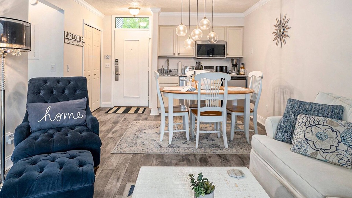 Acme Condo | 🏖️ Gorgeous Sunset Views @ The Shores Lake View Condo ➠ 5681