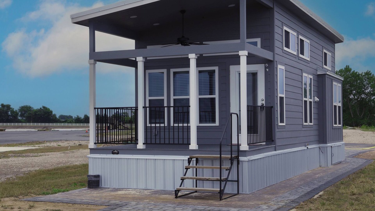Kerens House | Gorgeous Tiny Home in Peninsula Point Richland Chambers Lake -- Lake Life