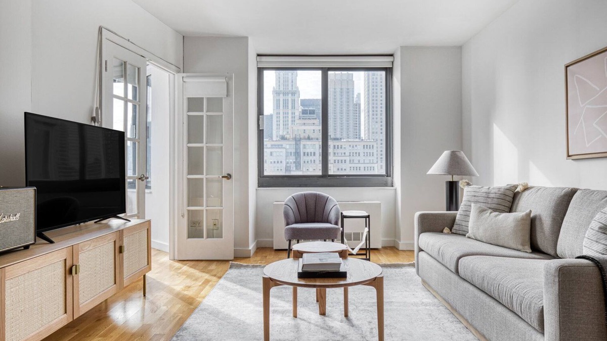 Tribeca Apartment | Gorgeous Tribeca 2BR w/Amazing city views + Gym by Blueground