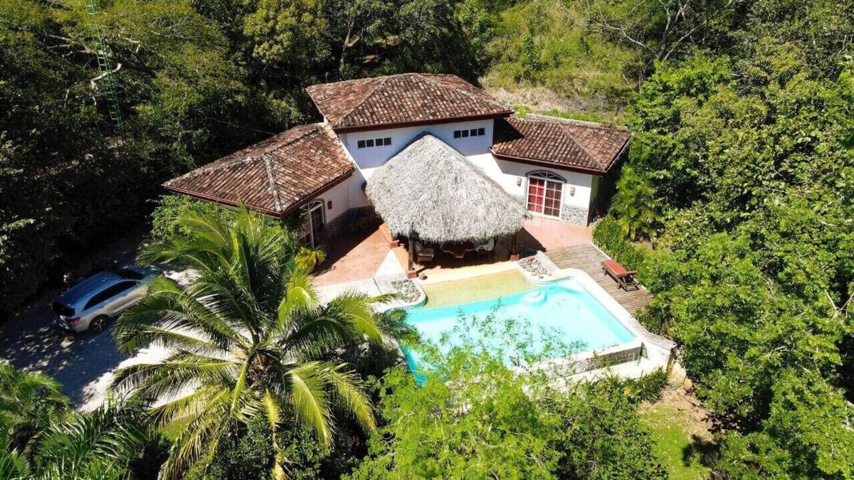 Canafistula Cottage | Gorgeous Tropical Villa, guest Home, Pool, Garden