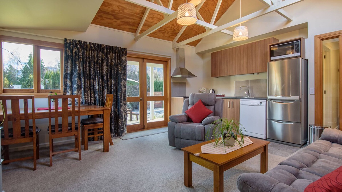 Speargrass Flat Apartment | Gorgeous Two-Bedroom Apartment below Coronet Peak