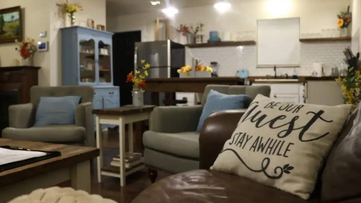Electra House | Gorgeous Two Bedroom Modern Farmhouse Cottage