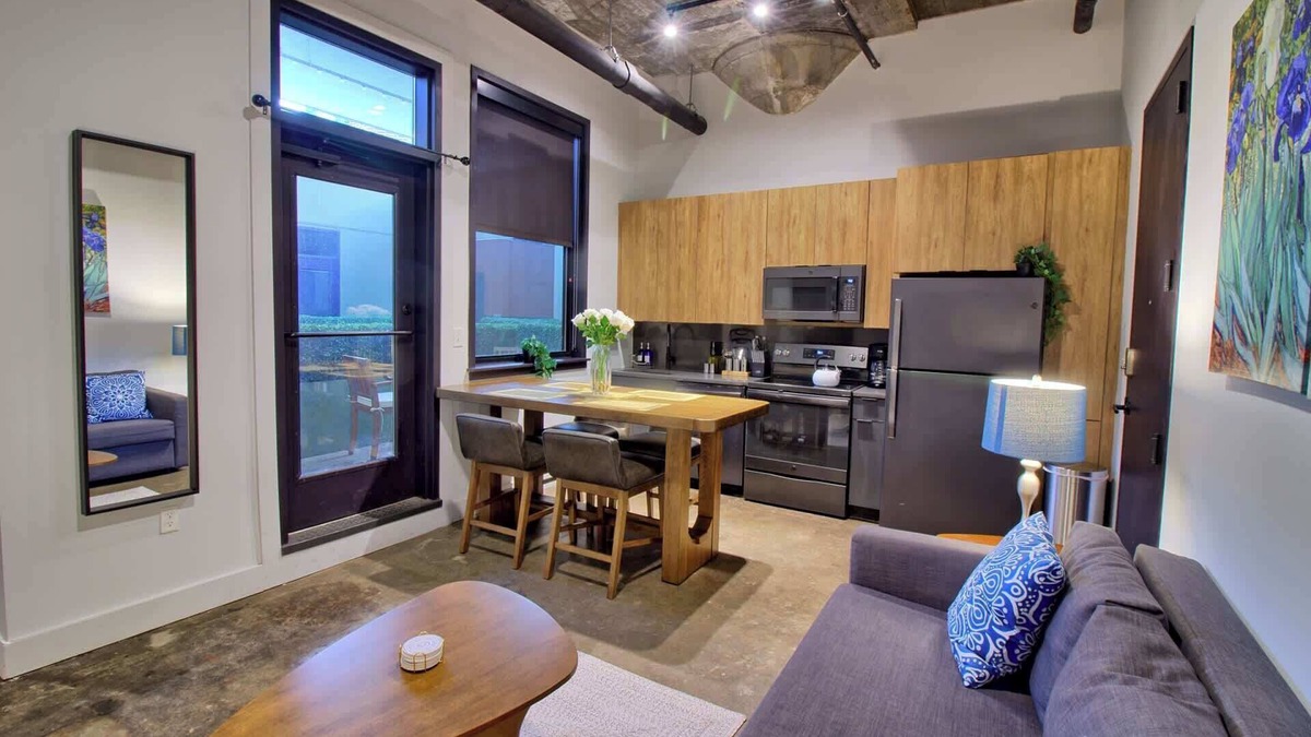 Midtown Hotel | Gorgeous Ultramodern 2BR Loft + Patio