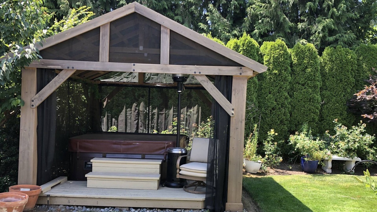 Central Oregon House | Gorgeous upscale home with hot tub & lovely garden.