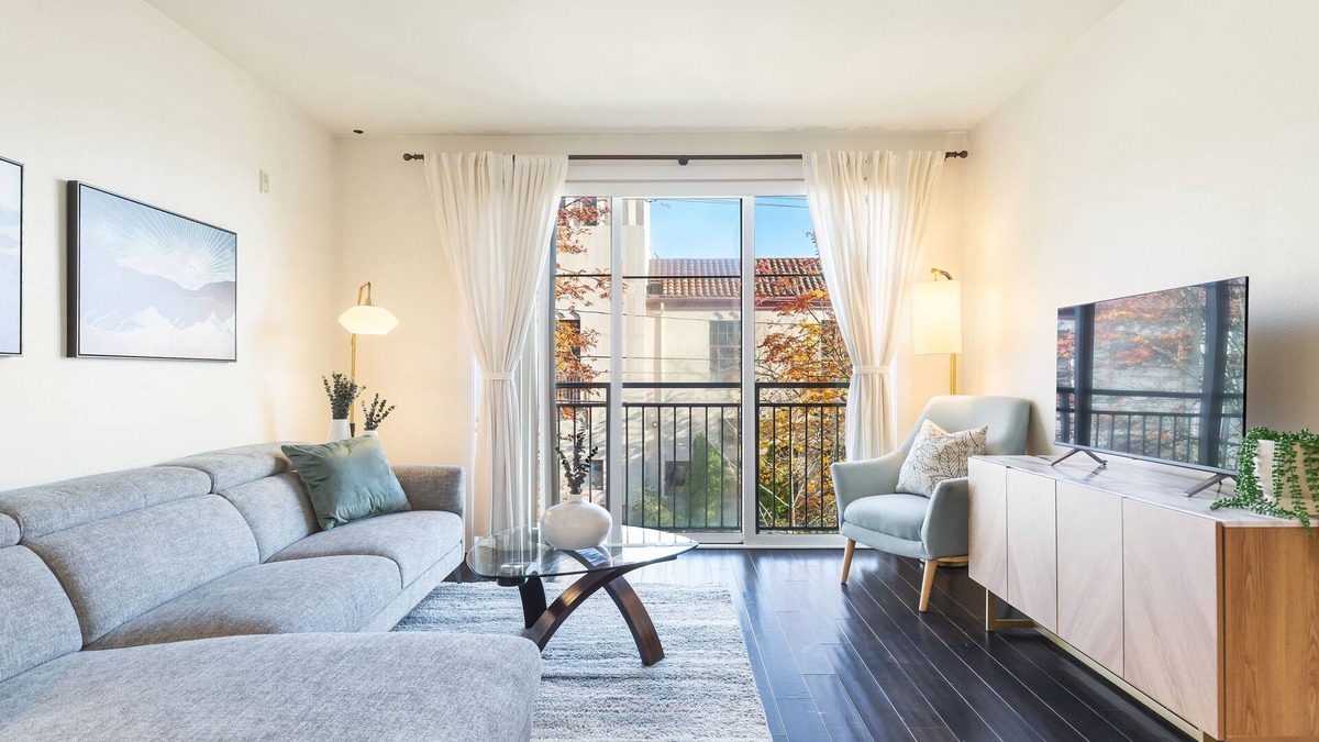Minor Condo | Gorgeous Urban Oasis in Downtown Capitol Hill Seattle #LOCATION COMFORT & STYLE
