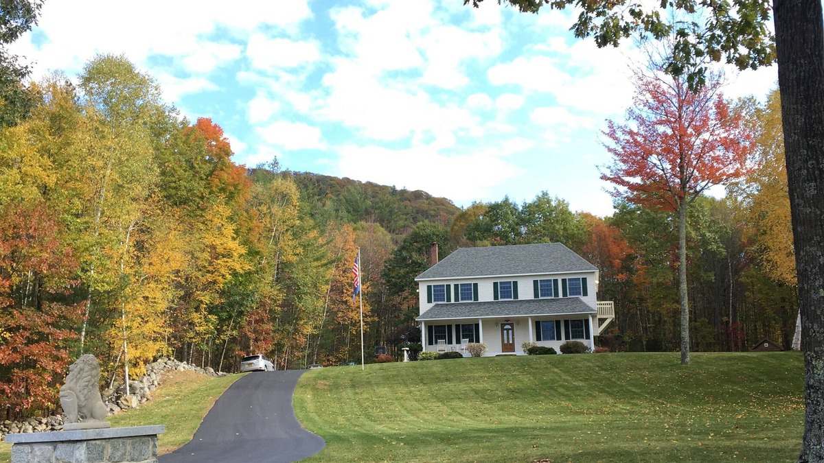 Clarendon House | Gorgeous Vermont Home - Home Gym, Fire Pit, close to hikes/lakes/mountains