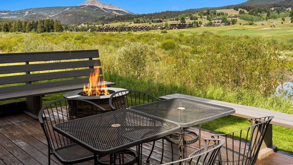 Big Sky Meadow Village Condo | Gorgeous View! Cozy Condo with Mountain Views Near Big Sky Resort & Yellowstone