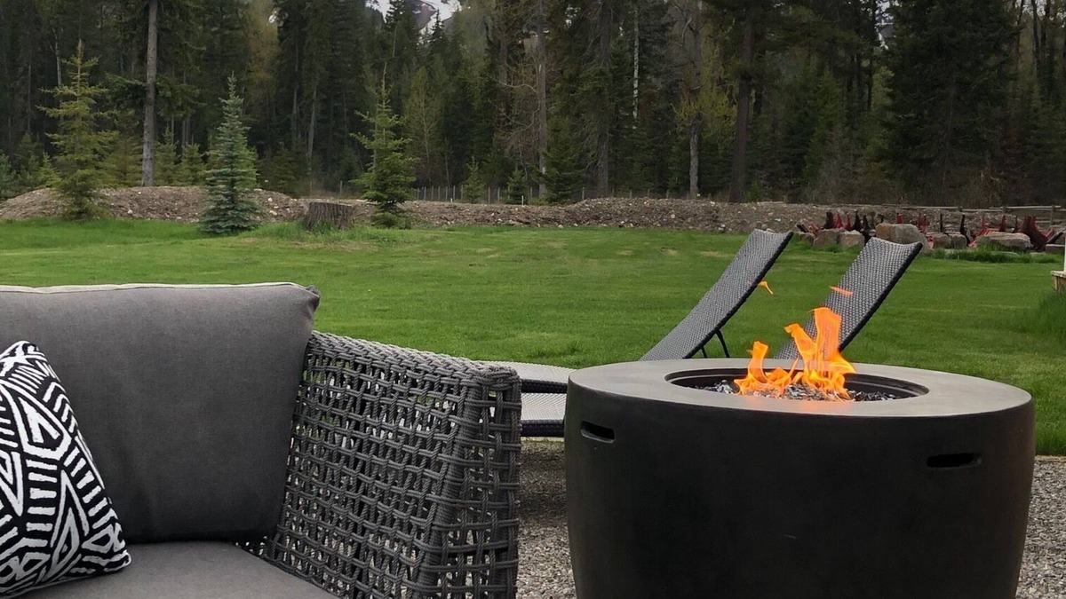 East Kootenay House | Gorgeous Views-Great Location-Private Mountain Retreat-Hot Tub-Fire pit-Trails