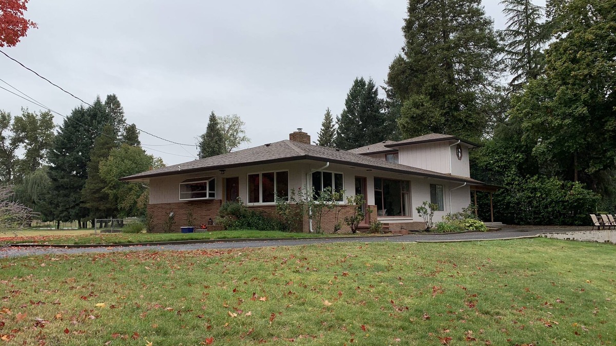 Redwood House | Gorgeous Views of Rogue River from house, patio, lawn and large deck/balcony