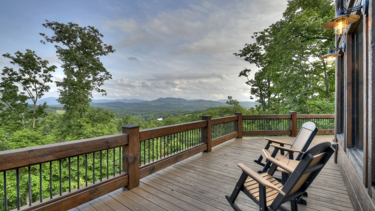 Morganton Cabin | Gorgeous views, pool table, & more! - Honey Hill