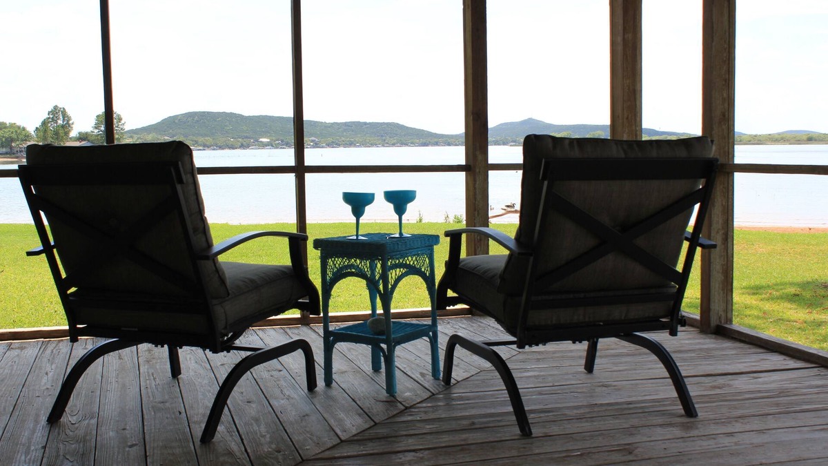 Graford House | Gorgeous views! Renovated waterfront. Cozy retreat. Super clean!