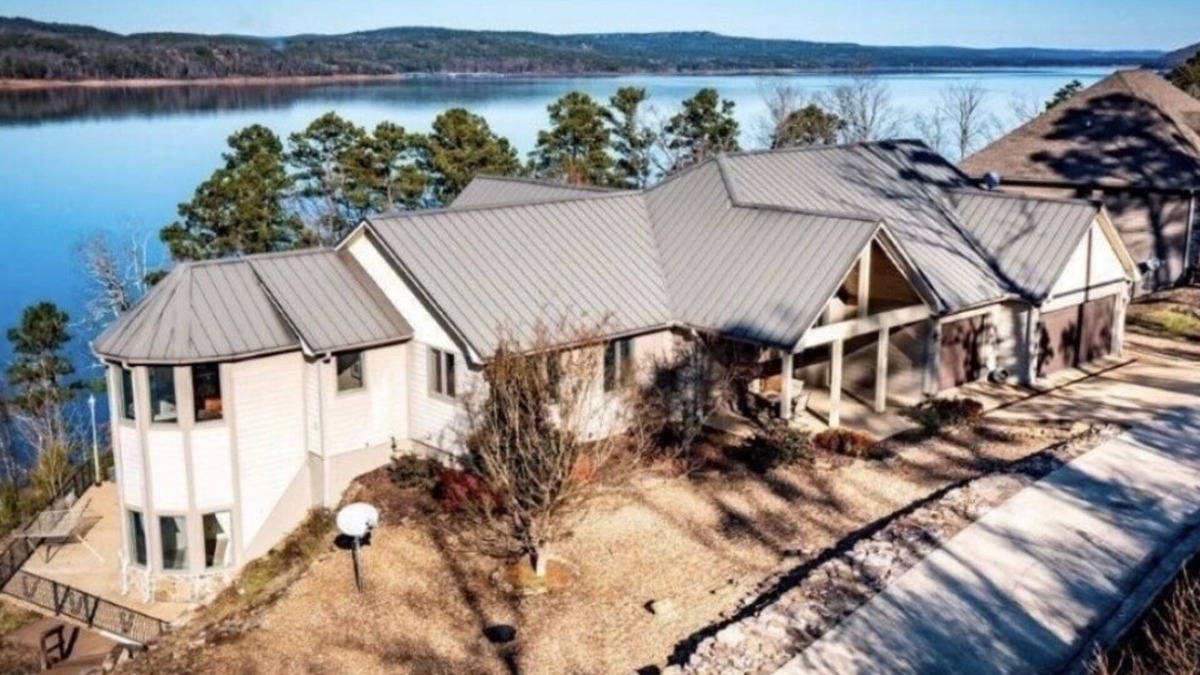 Bee Branch House | Gorgeous Views Spacious Lakefront Multifamily Fun