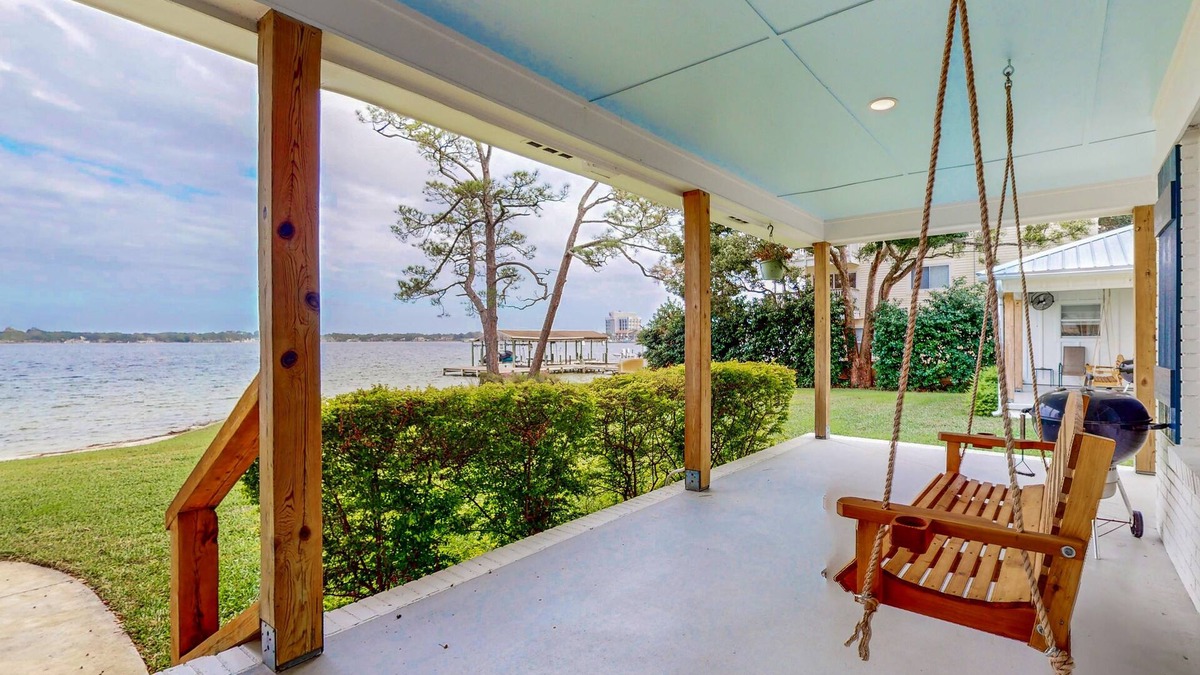 Fort Walton Beach House | Gorgeous waterfront coastal cottage with dock, Wifi, & private washer/dryer