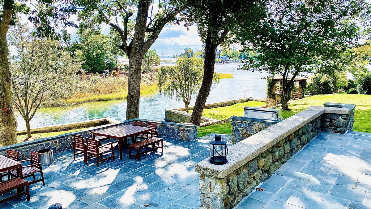 Mamaroneck House | GORGEOUS WATER FRONT HOUSE/HUGE GARDEN & SEA ACCESS