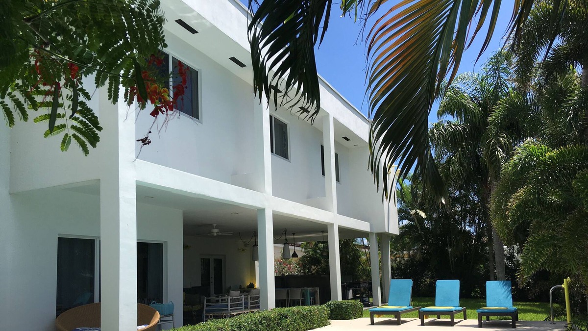 Lighthouse Point House | Gorgeous waterfront House, Chic and modern design, private pool and deck