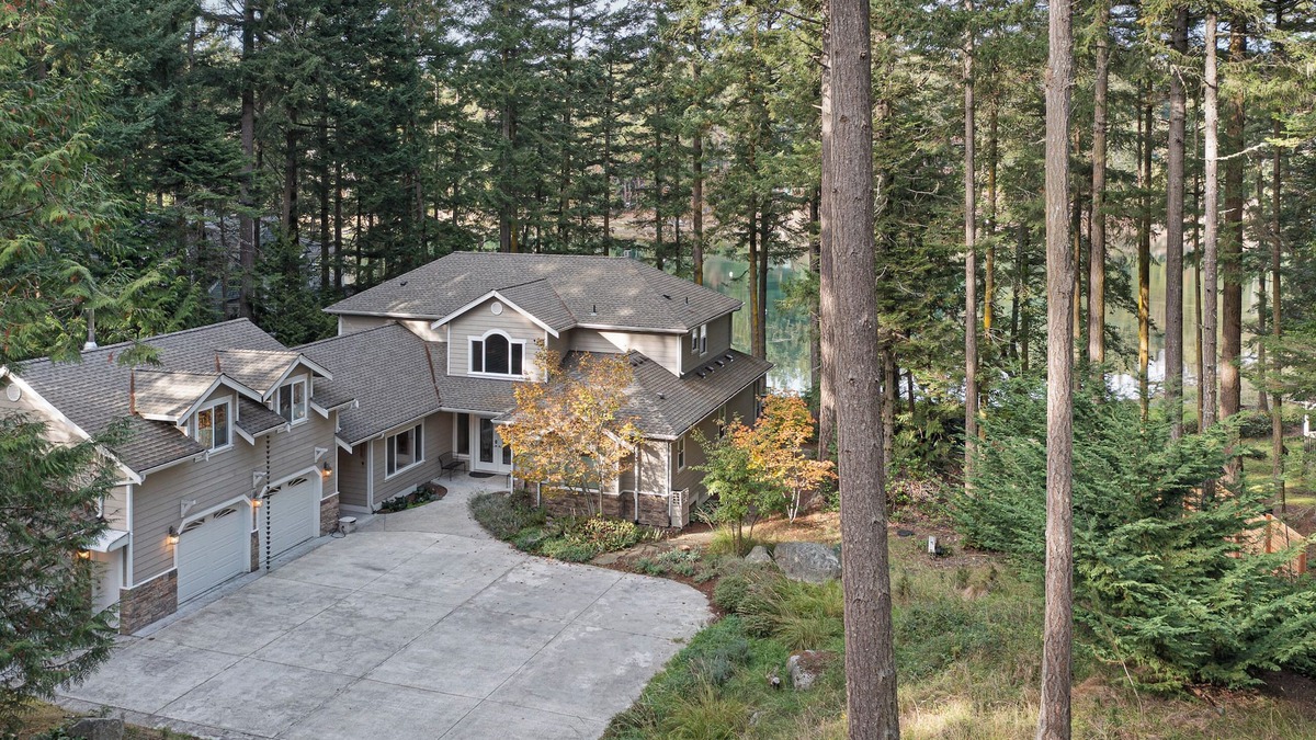 Roche Harbor House | Gorgeous Waterfront Home w/Hot Tub! (RH Manor)
