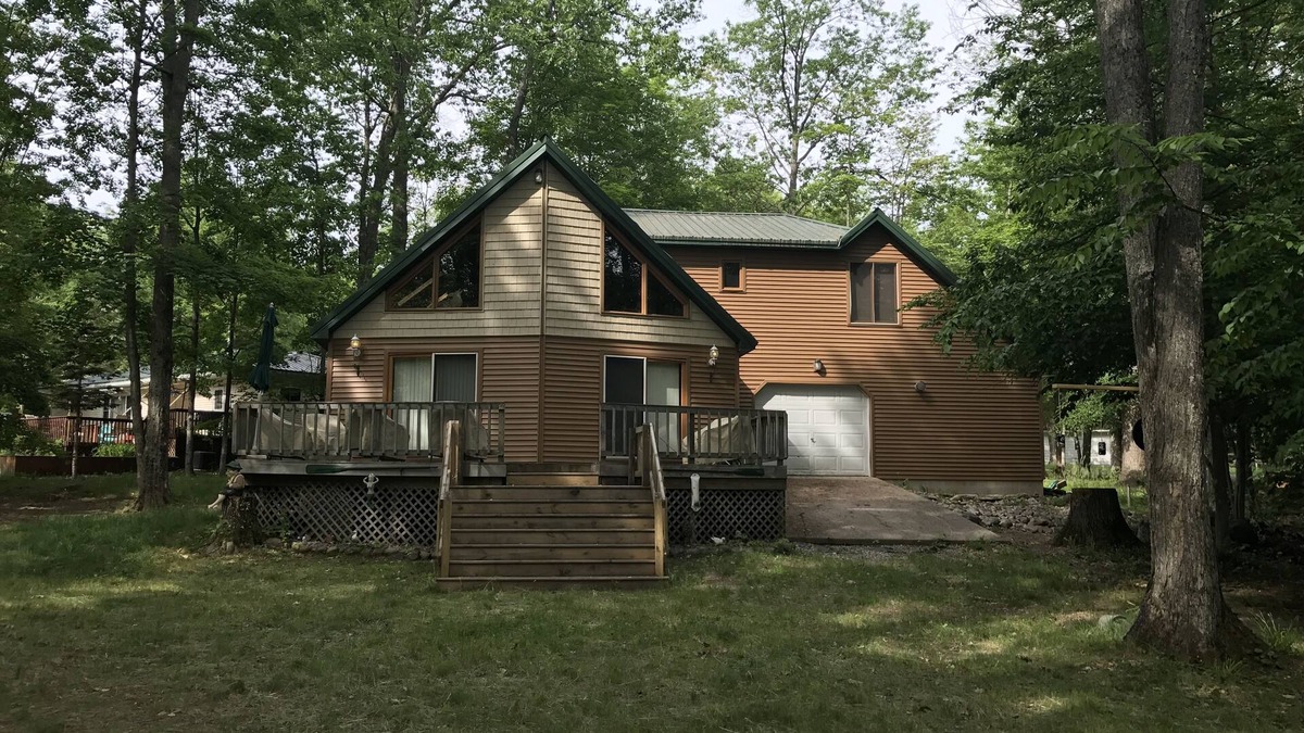 Kalkaska House | Gorgeous Waterfront Getaway