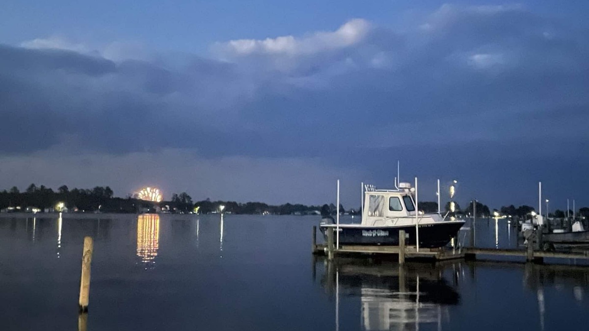 Lottsburg House | Gorgeous waterfront home with private dock/beach