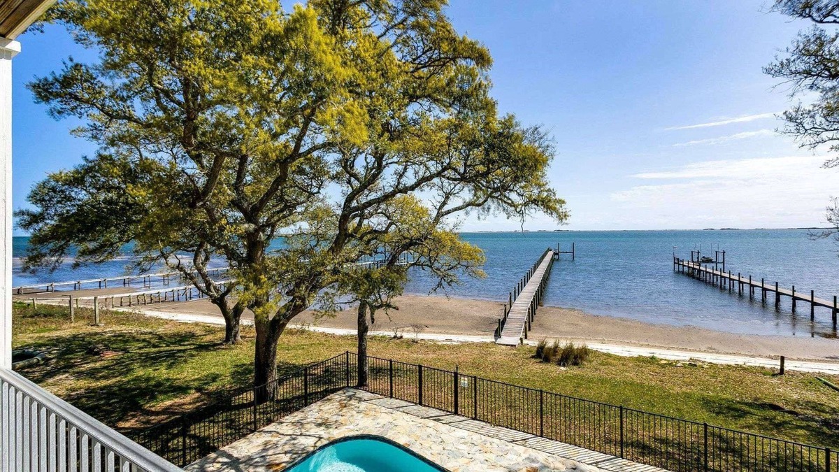 Gulf Breeze House | Gorgeous Waterfront House On The Sound | New Pool | Large Dock & Boat Lift | Covered Parking