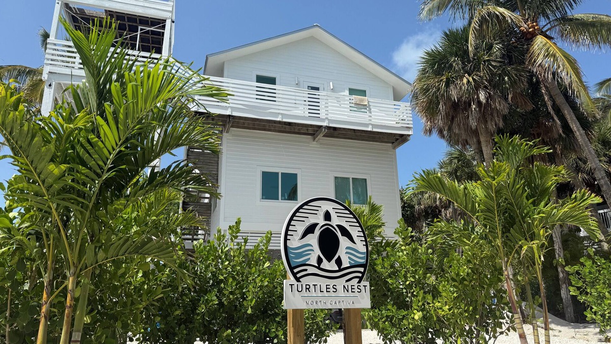 Jose's Hideaway House | Gorgeously-appointed 4-bedroom beach home steps away from pristine beaches
