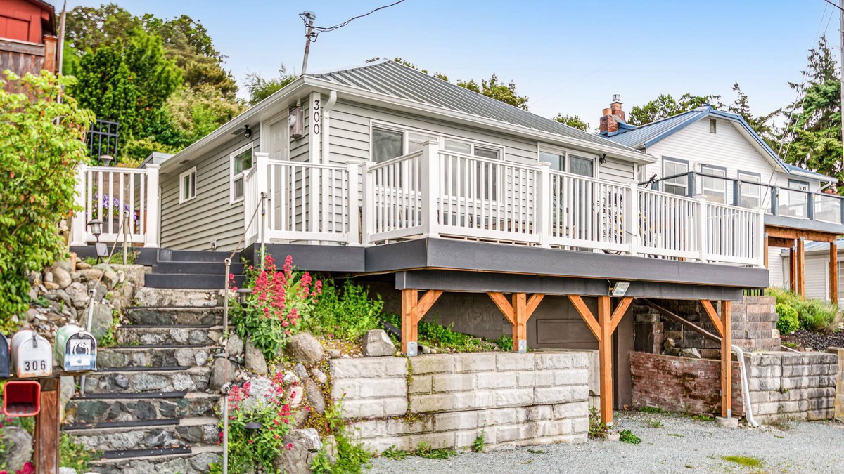 Camano Island Cabin | Gorgeously renovated home with Saratoga Passage views - 1 block to the beach