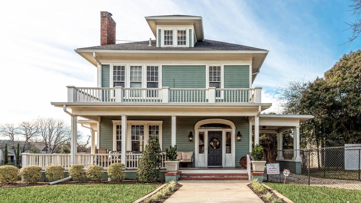 Waco House | Gorman House-As Seen On HGTV's Fixer Upper Silos Downtown Baylor McLane Stadium