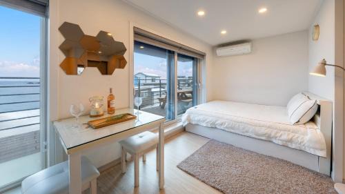 Toseong House | Goseong Badasga per Osyeonbyu Pension