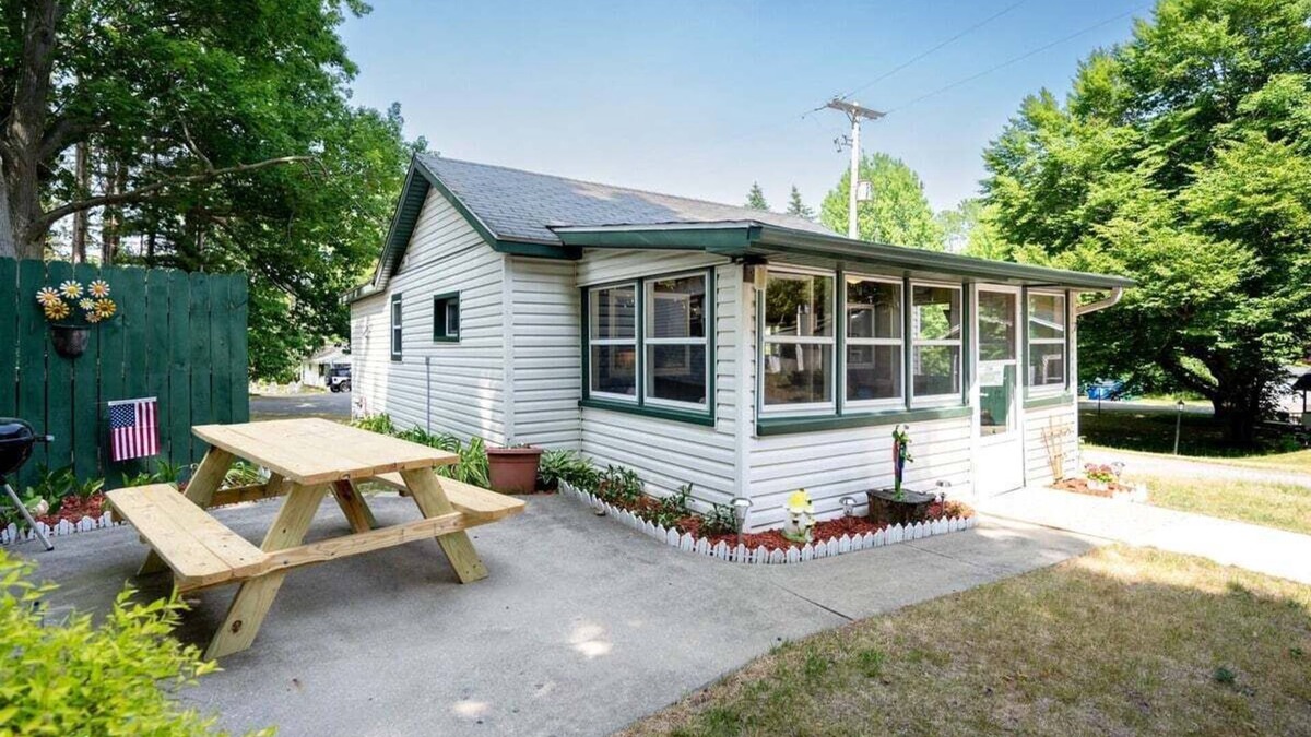 Saugatuck Cottage | Goshorn Lake Resort Cottage #7