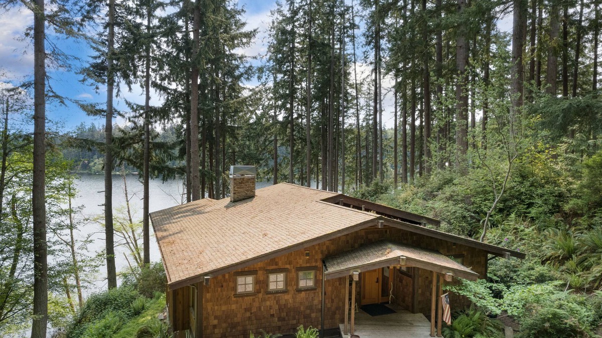 Langley House | Goss Lake Chalet - Craftsman Lakeside Home