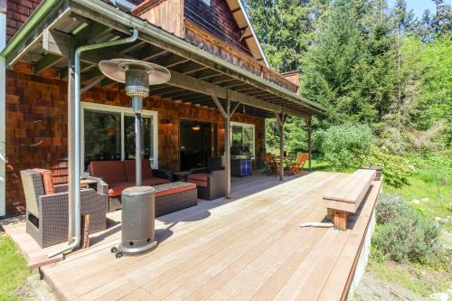 Langley House | Goss Lake Getaway