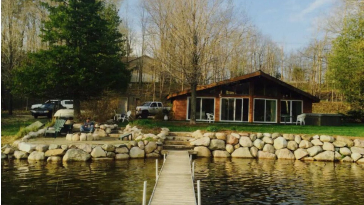 Lake Ann House | Gotaway Lodge on Lake Ann