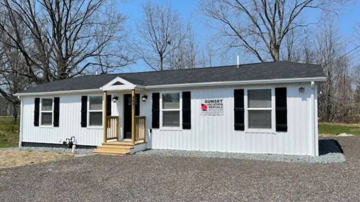Geneva-on-the-Lake House | GOTL Lakeview Lagoon Ranch- Sunset Vacation Rentals