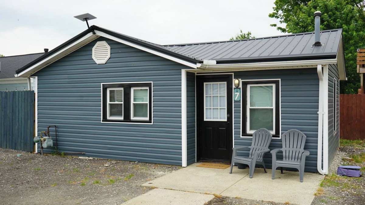 Geneva-on-the-Lake Cottage | GOTL Lovers Chateau Cottage U7