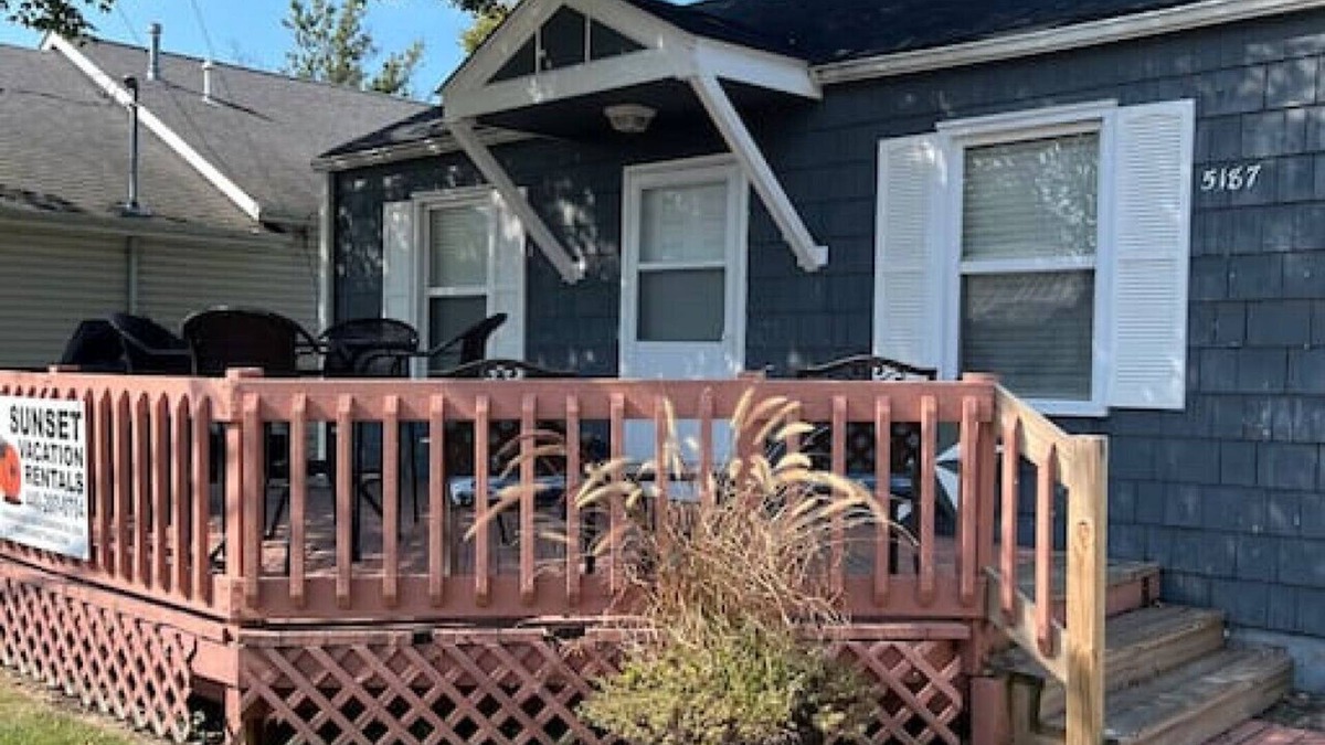 Geneva-on-the-Lake House | GOTL Strip - Private Beach Access - Sunset Vacation Rentals