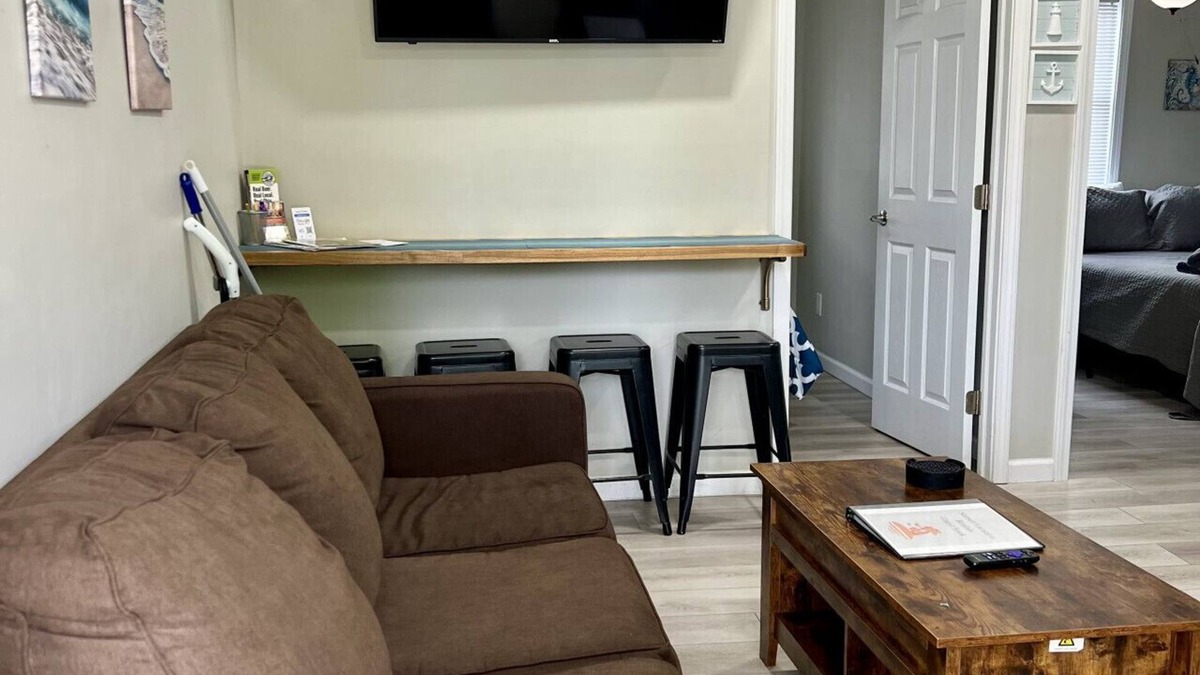 Geneva-on-the-Lake Apartment | GOTL Strip Suite #1- Sunset Vacation Rentals