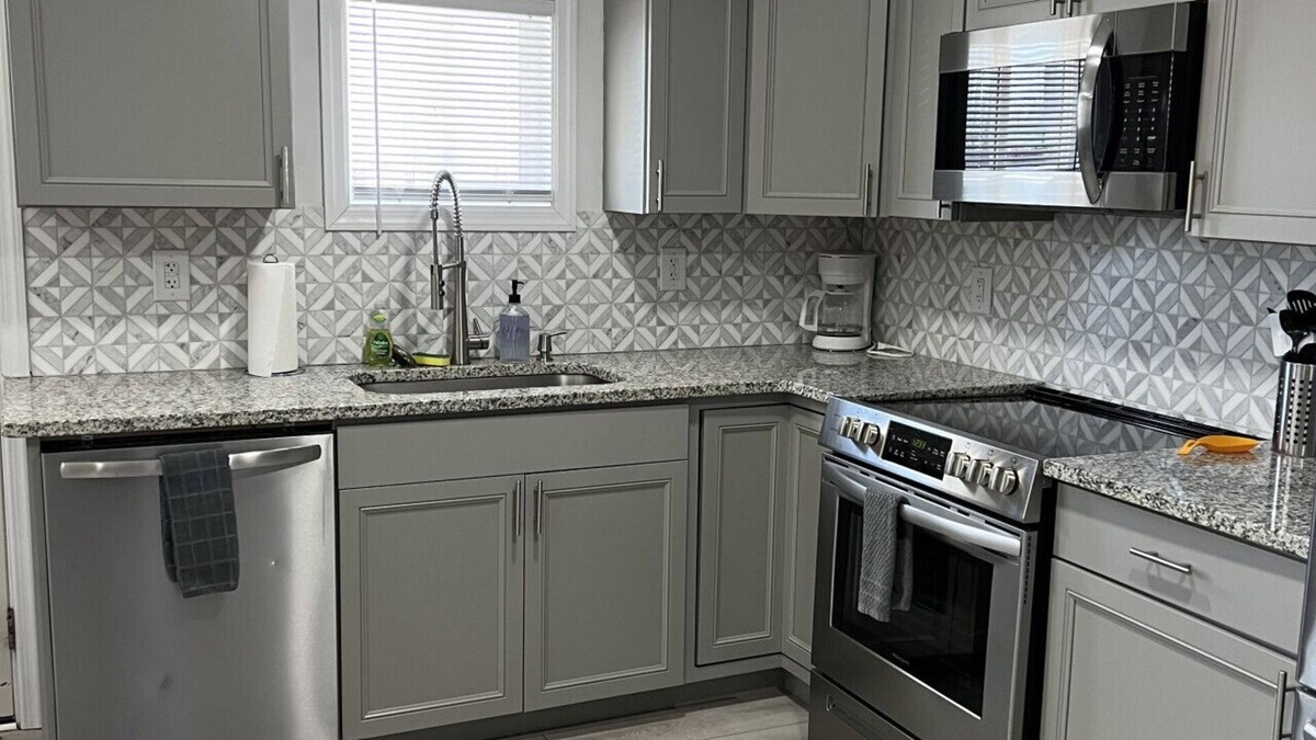 Geneva-on-the-Lake Apartment | GOTL Strip Suite #3- Sunset Vacation Rentals