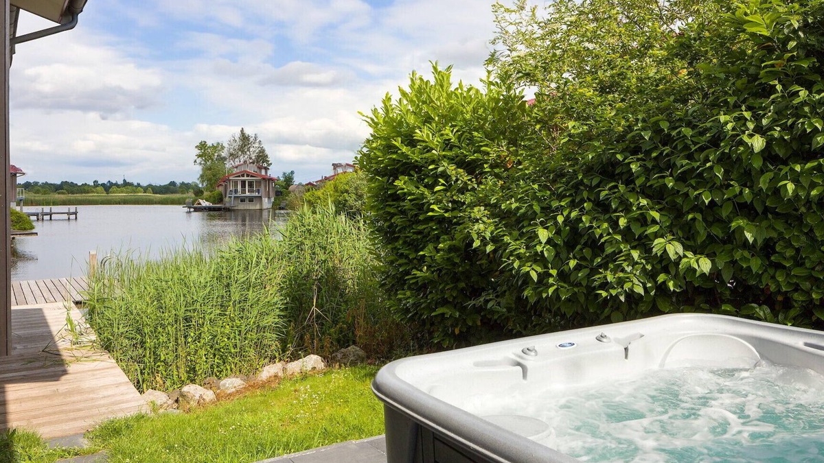 Burgum Villa | Goudplevier Bubbelbad 10+2