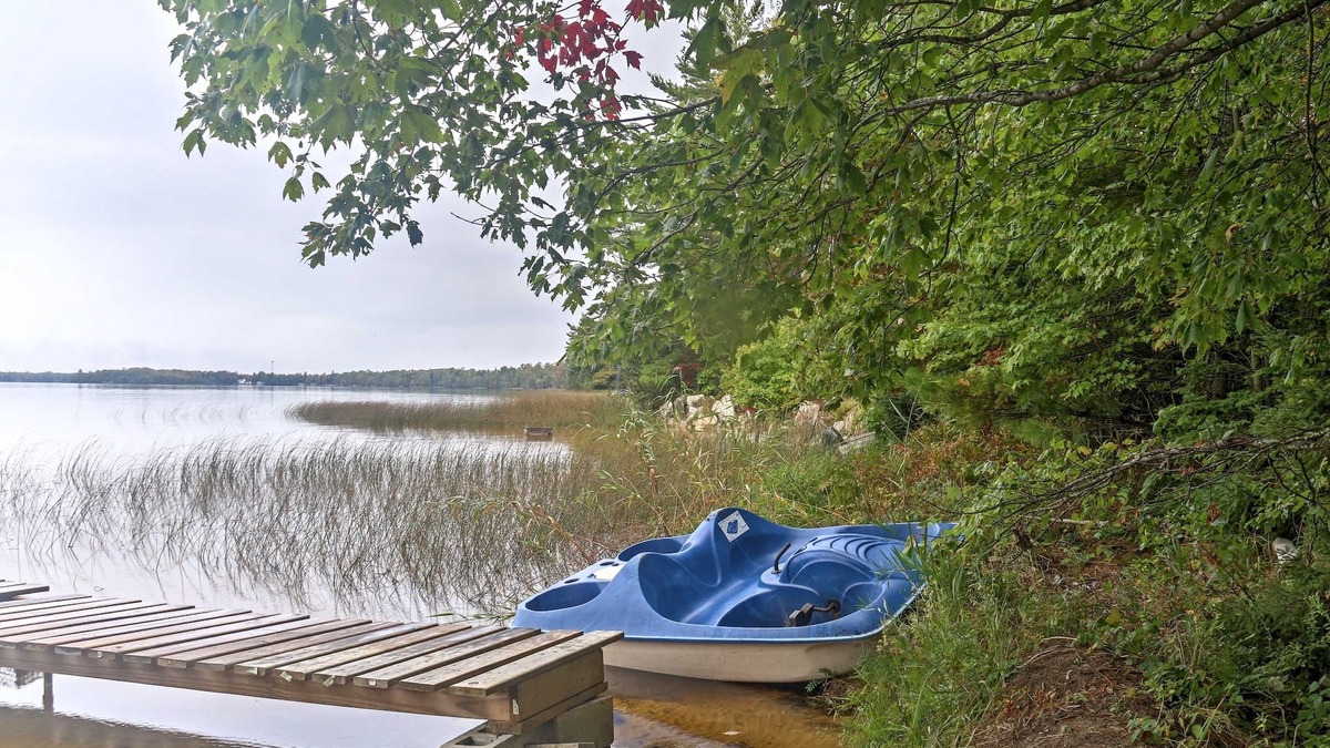 Gould City Cabin | Gould City Lakefront Hideaway w/Dock & Rowboat!
