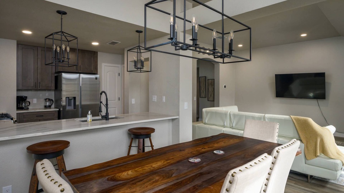 Austin House | Gourmet Kitchen with Large Dining Table, Quiet Neighborhood, Close to COTA and Airport