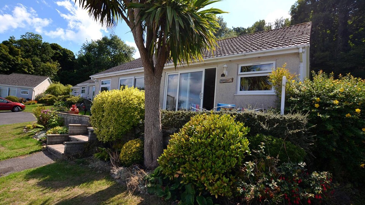 Oxwich Ski Chalet | Gower, Oxwich, Amazing Views, Sleeps 4